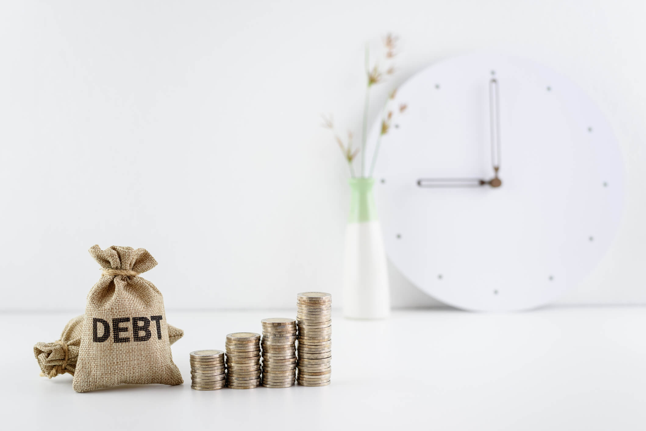 Avoid Debt with these Tips - Complete Controller