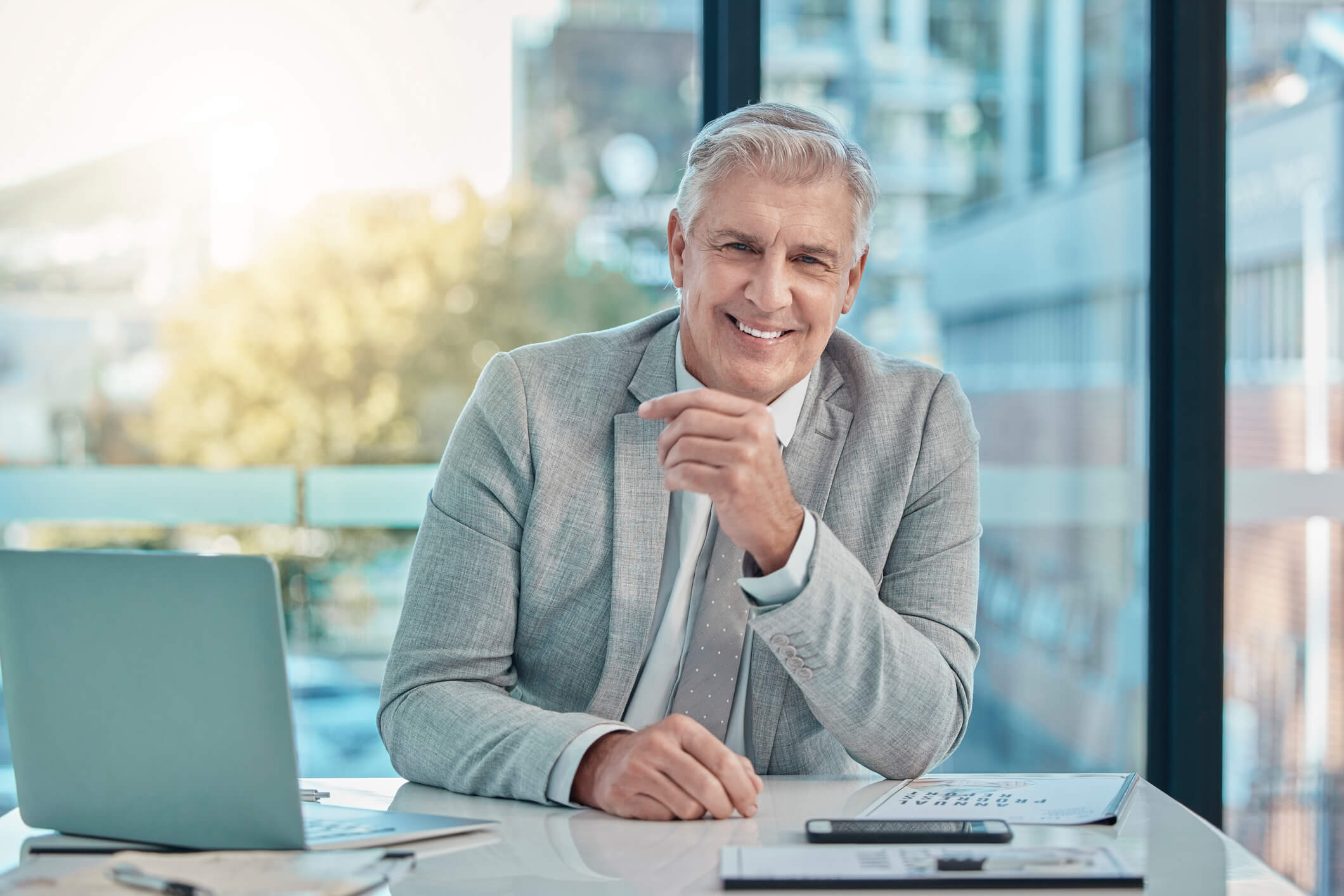 Hiring a Financial Advisor Advantages - Complete Controller