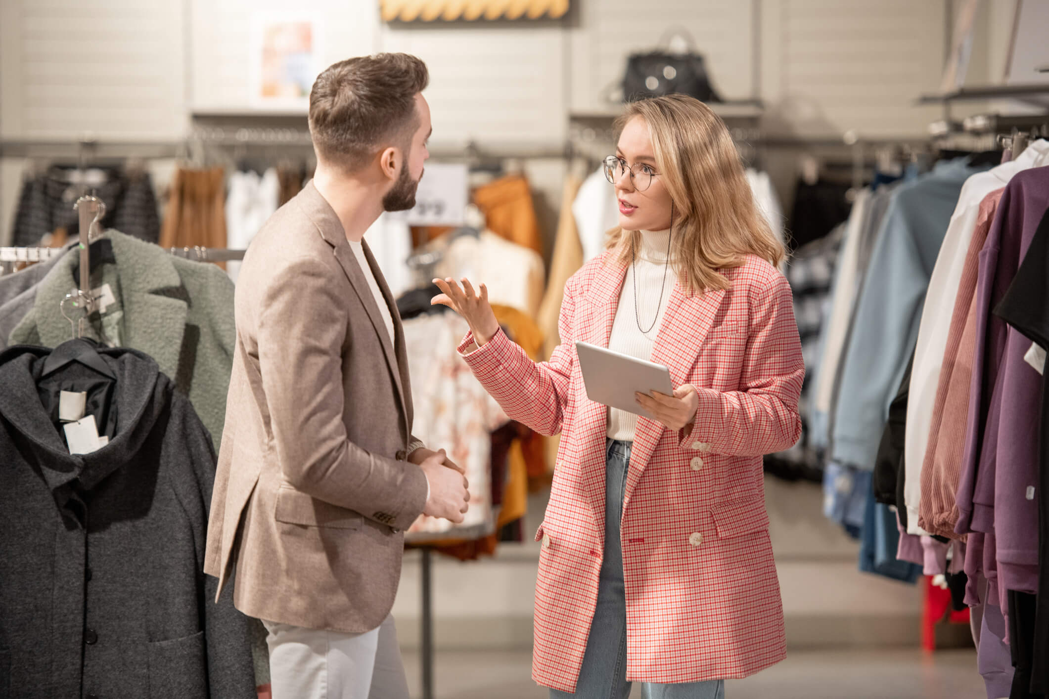 Retail-Debate-E-commerce-vs.-In-Store-Complete-Controller.