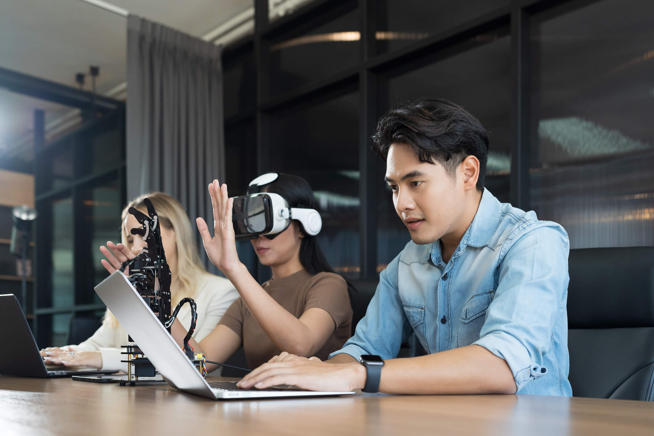 VR The New Normal for Cinema - Complete Controller